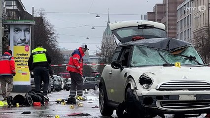 Carro avança sobre multidão e deixa 28 feridos na Alemanha