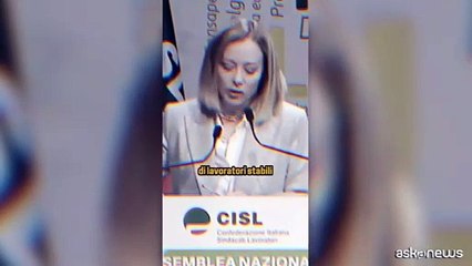 Fratoianni canta "Povera patria" di Battiato