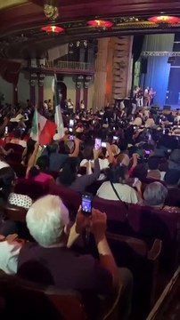 Claudia Sheinbaum se reúne con mexicanos en Los Ángeles