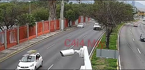 Policía de Monterrey captura a joven de 17 años por robo de vehículo