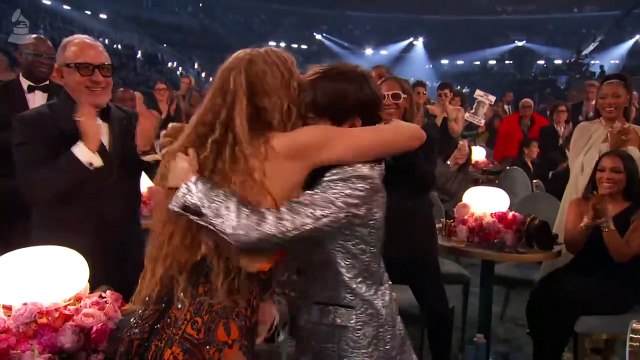 SHAKIRA Wins BEST LATIN POP ALBUM For 'LAS MUJERES YA NO LLORAN' _ 2025 GRAMMYs Acceptance Speech