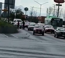 Violenta pelea entre conductores en Apodaca (VIDEO)