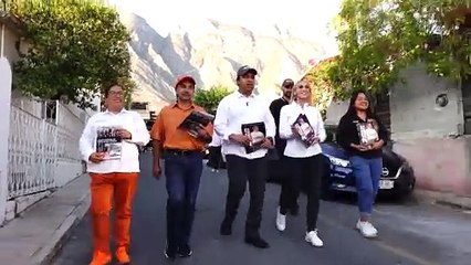 Jesús Nava entrega a vecinos su Segundo Informe de Gobierno