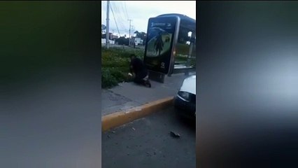 VIDEO: ¡Hasta las manitas! Exhiben ebrio a policías de Cuautitlán