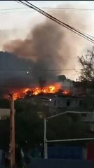 Protección Civil y Bomberos trabajan en incendio en Cerro de la Campana