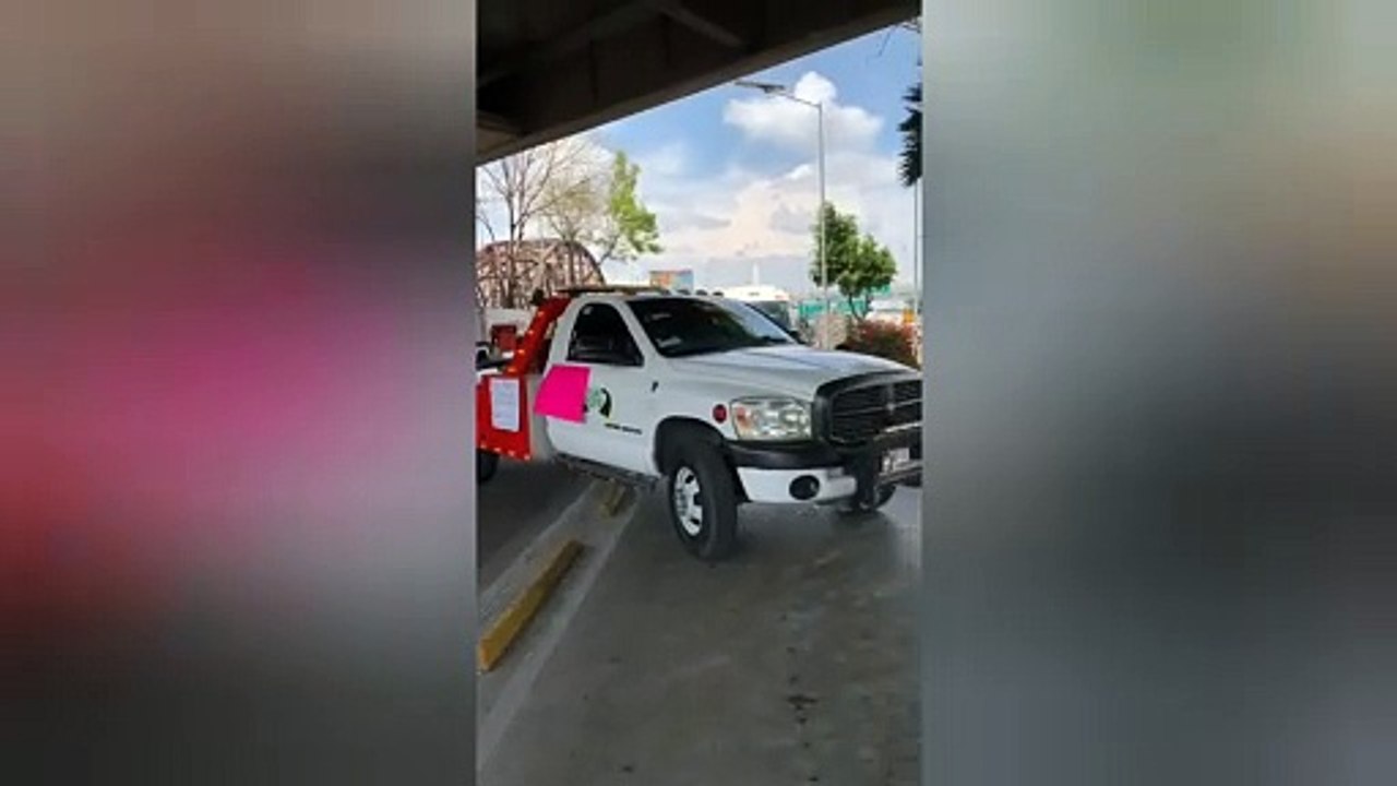 VIDEO: Caos vial..Bloquean trabajadores de grúas avenidas en Ecatepec