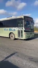 Ejecutan a tres hombres y los cuelgan en puente vehicular en Salinas Victoria