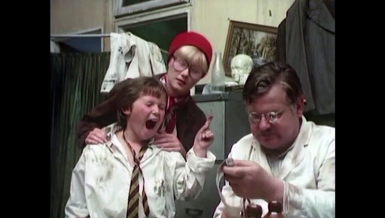 Benny Hill - The National Health Hospital (1979)