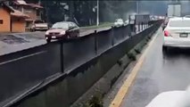 Colapsa la México-Toluca por volcadura