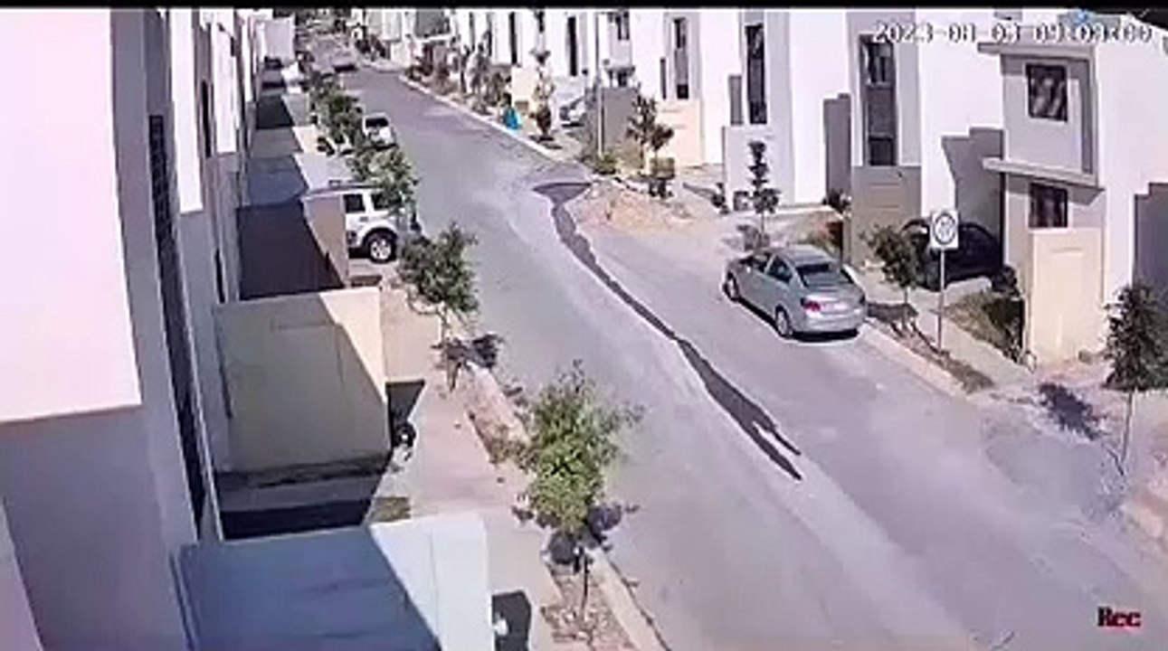 VIDEO: Se estrella camión materialista contra dos casas en Juárez