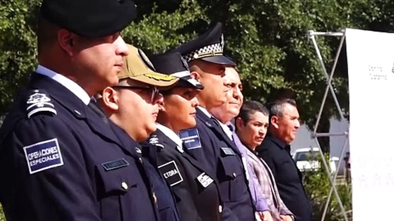 Santa Catarina honra a valientes policías con más de 30 años de servicio