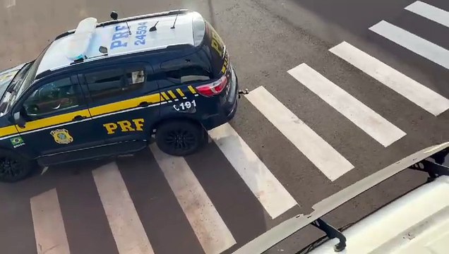 Motorista nervoso entrega carga de 600 mil maços de cigarros contrabandeados à PRF