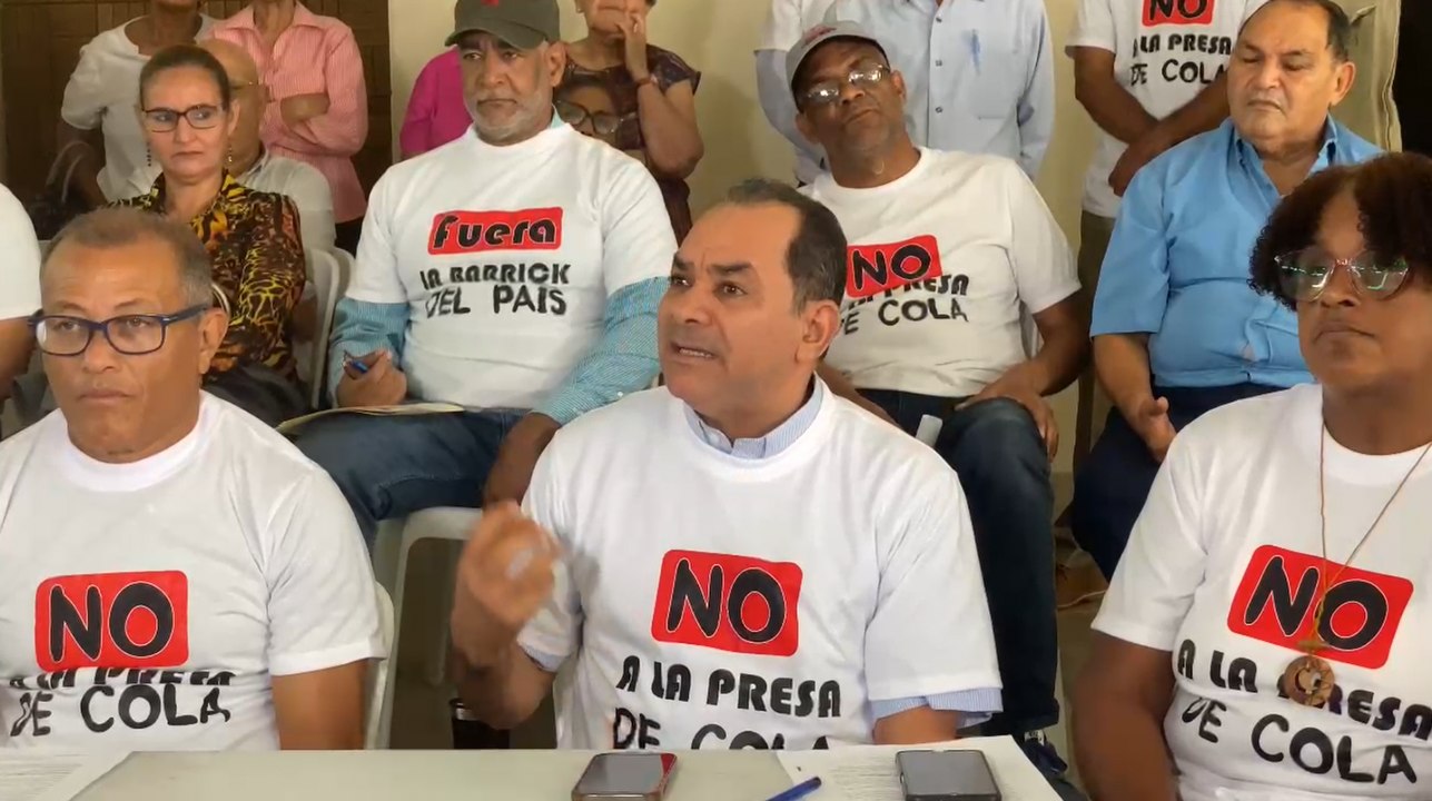 Denuncian oficial de la PN intenta amedrentar sacerdote para evitar marcha contra la Barrick Pueblo Viejo