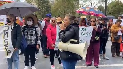 VIDEO: Protestan pensionados y jubilados de ISSEMyM en Toluca, exigen sus pagos