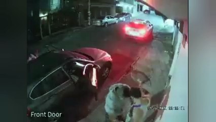 VIDEO: ¡Rapidito y de mal modo! Roban camioneta de lujo en Naucalpan