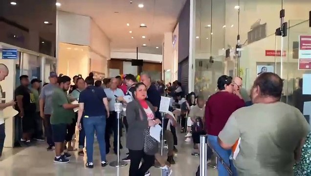 Caos en módulos del Instituto de Control Vehicular en último día de canje de placas