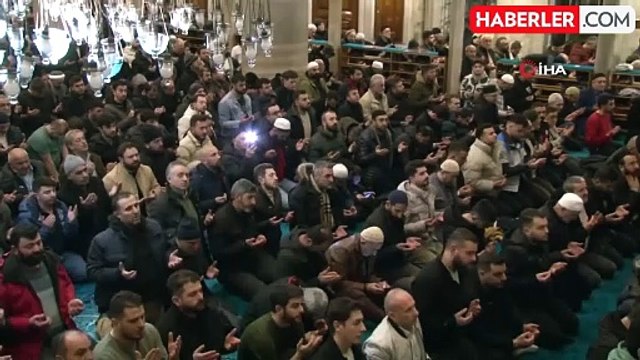 Berat Kandili'nde Eyüpsultan Camii'ne Vatandaşlar Yoğun İlgi Gösterdi