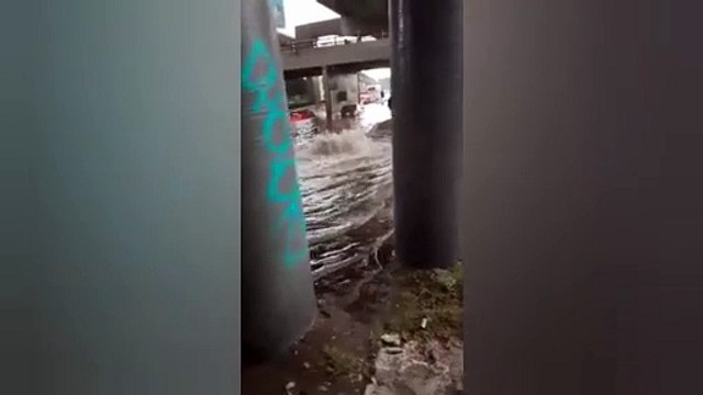 VIDEO: Inundaciones y encharcamientos en Periférico Norte por fuertes lluvias