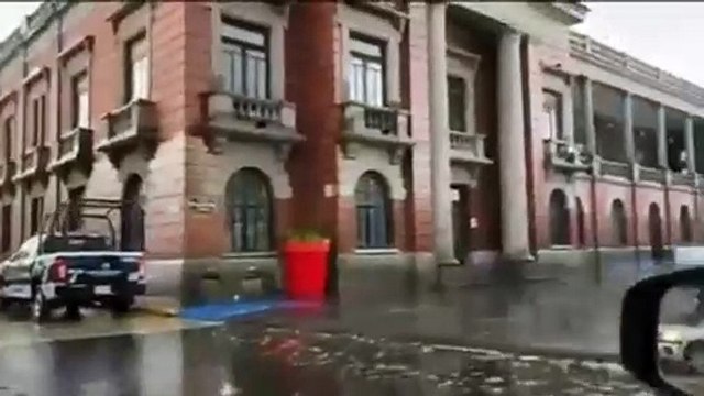 VIDEO: Azota granizada a Tlalnepantla, causa daños a techos y colapsa vialidades