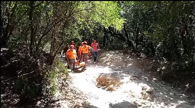 Mujer lesionada en Cascadas del Cerro de la Silla es rescatada por Protección Civil de Guadalupe