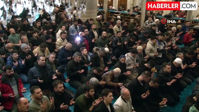 Berat Kandili'nde Eyüpsultan Camii'ne Vatandaşlar Yoğun İlgi Gösterdi