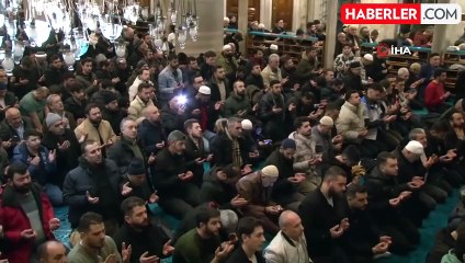 Berat Kandili'nde Eyüpsultan Camii'ne Vatandaşlar Yoğun İlgi Gösterdi