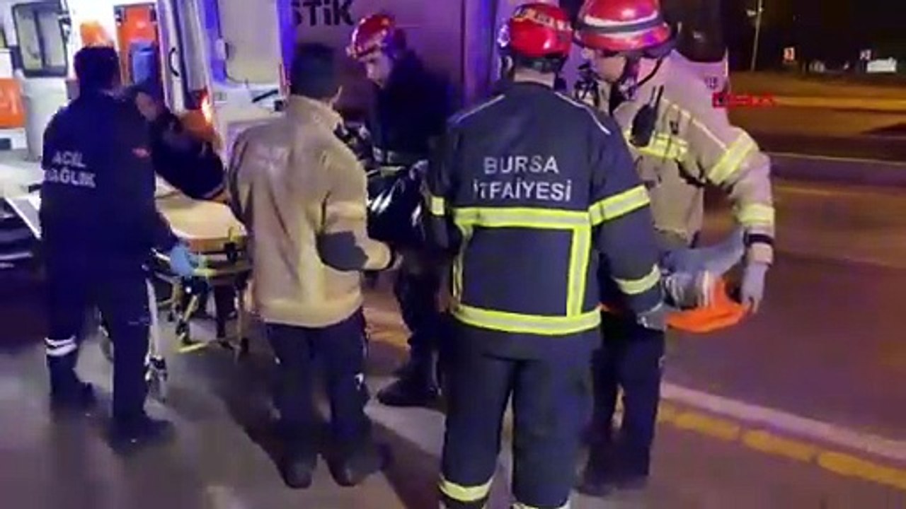 Bursa'da 2 otomobil çarpıştı; 2 yaralı