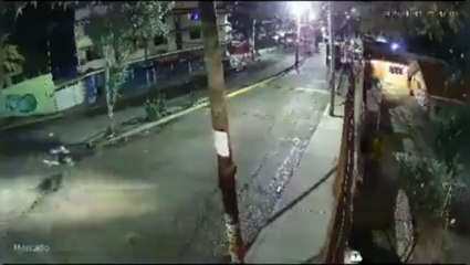 ¡Qué trancazo! Auto se queda sin frenos y choca con barda en Naucalpan
