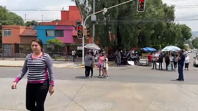Bloquean vecinos de Ecatepec calles por falta de agua