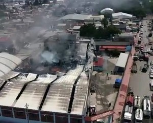Arde en llamas fábrica de pinturas en Ecatepec