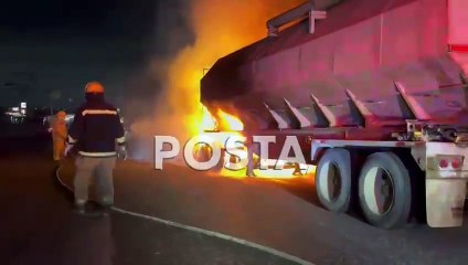 Se incendia tráiler en la Carretera a Laredo