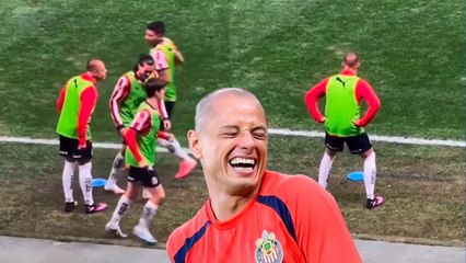 Chicharito y su peculiar forma de hacer sus calentamientos que se vuelve viral