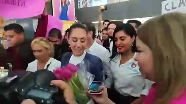 Sheinbaum recibe muestras de apoyo de simpatizantes a su llegada a Monterrey