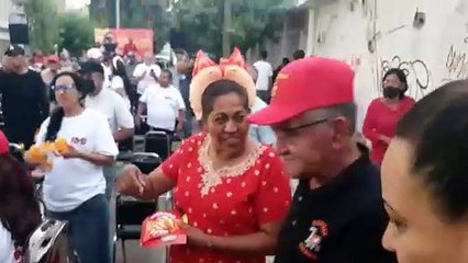 Ricardo Mejía se compromete a solucionar problemas de habitantes de Torreón