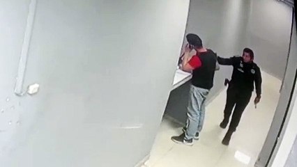 VIDEO: Joven es recapturado tras intentar escapar de la policía de Escobedo