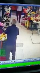 VIDEO: Buscan a hombre que golpeó a un abuelito en un mercado de Ecatepec