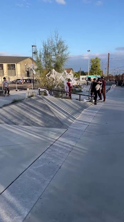 HALLOWEEN SKATE😂😂🤪
