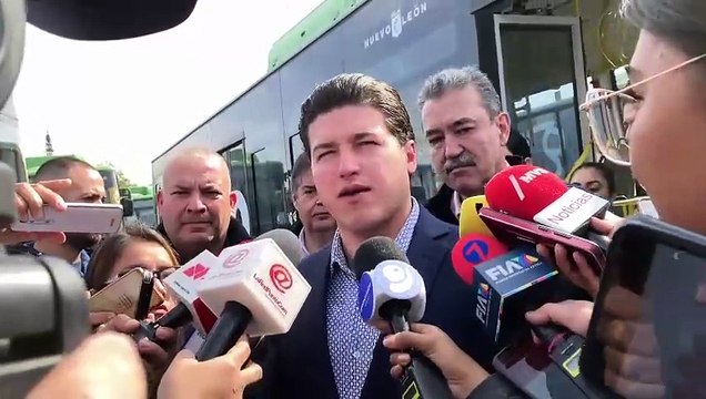 Pide Samuel García perdón por fallas en transporte; garantiza mejoras