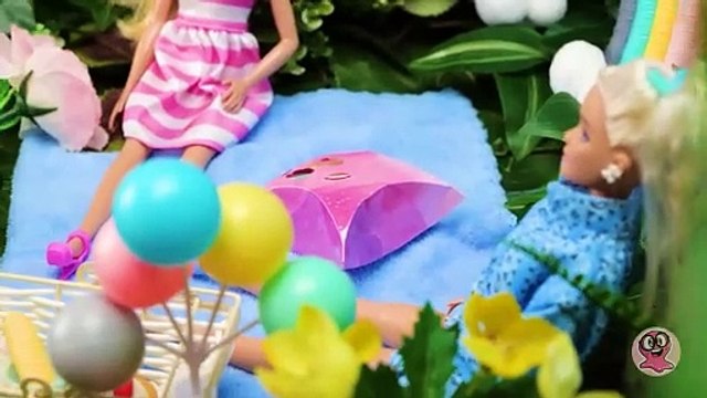 Fête à la piscine de Barbie | Déballage d'un set pour poupées