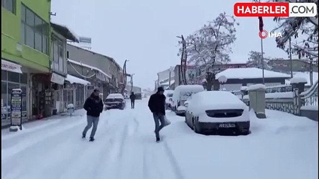 Bingöl'de Kar Esareti: Araçlar Kar Yığınları Altında Kaldı
