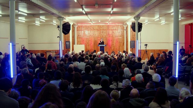 La violente charge de Jean-Luc Mélenchon contre François Bayrou : Il parle de submersion migratoire pour ne pas dire qu'on est envahi par les Arabes et les Noirs. mais c'est faux !