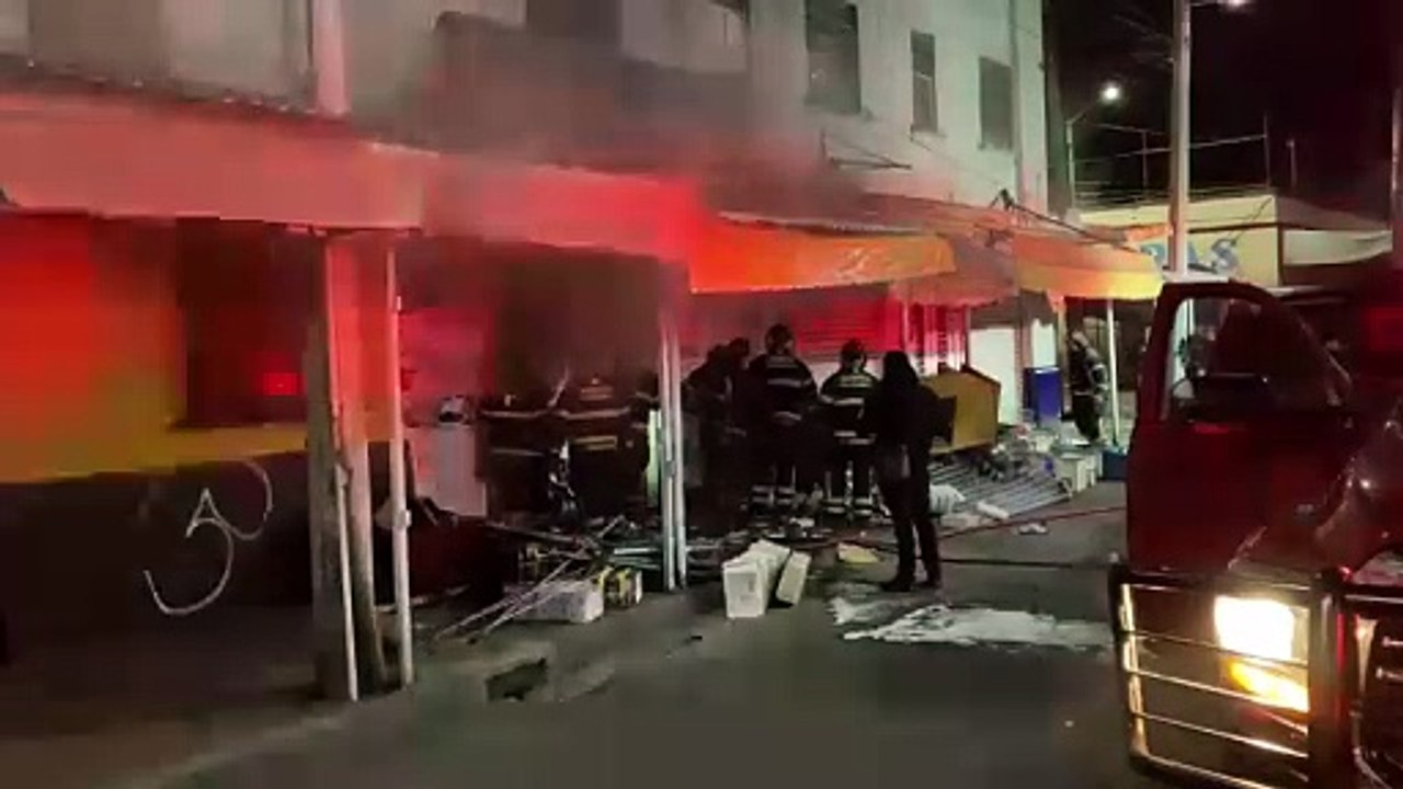 Arde bodega de zapatos en la Morelos, no hay heridos ni fallecidos