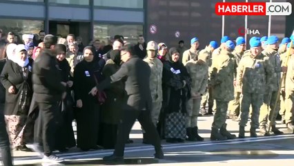 Şehit Osman Oktay'ın naaşı İzmir'e uğurlandı