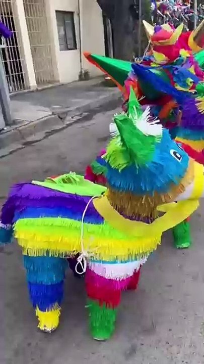 Navidad 2024: Elaboran piñatas para vender y estas son las más buscadas