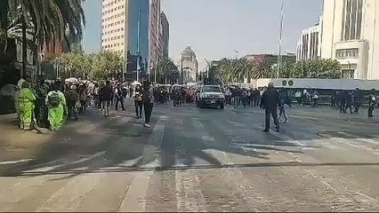 Marcha la CNTE por aumento salarial y abrogación de reformas