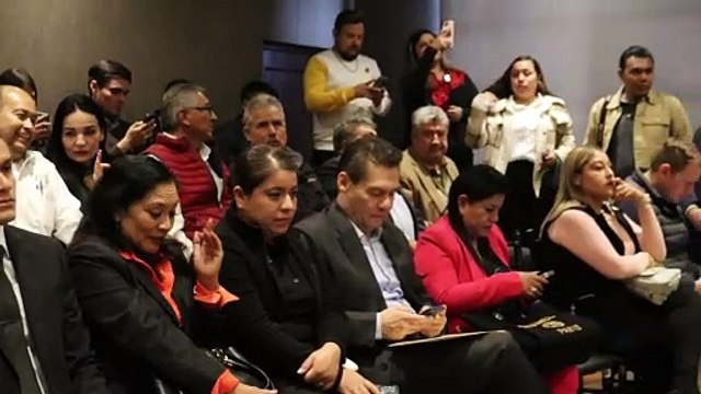 Félix Arratia firma convenio para becas y oportunidades educativas en Juárez