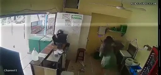 Policía que agredió a empleada de taqueria podría ir a prisión