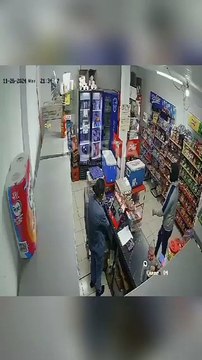 Terror en Apodaca: Encapuchados asaltan en pequeña tienda de abarrotes, luego huyen corriendo