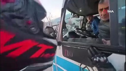 Trafikte ''lan'' kavgası: Duyar duymaz el frenini çekip aşağı indi