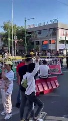 VIDEO: Comerciantes desalojados de Izazaga 89 cierran vialidades exigen que los dejen trabajar